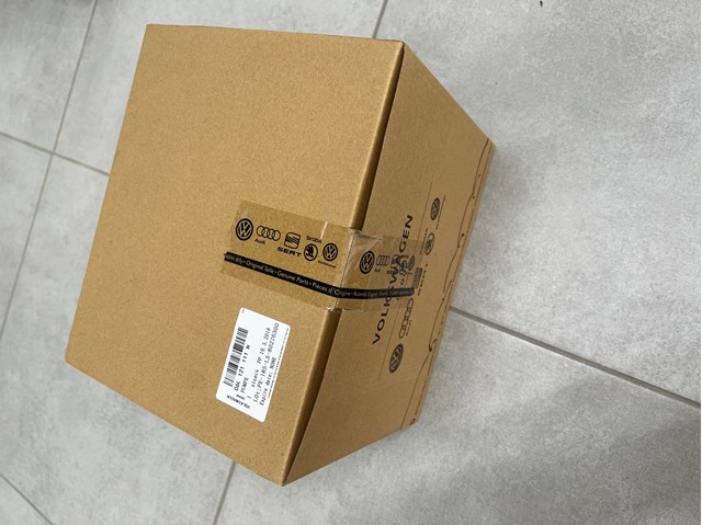 Корпус термостата в зборі 06L121111H VAG