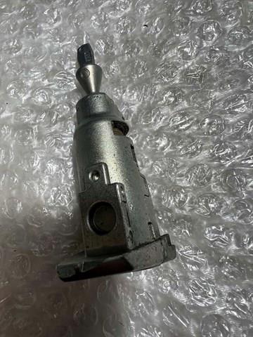 Лічинка замка лівих дверей 107837167CL VAG