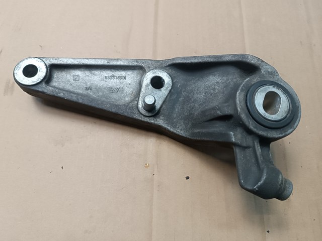Кронштейн подушки (опори) двигуна, задньої 13130723 OPEL