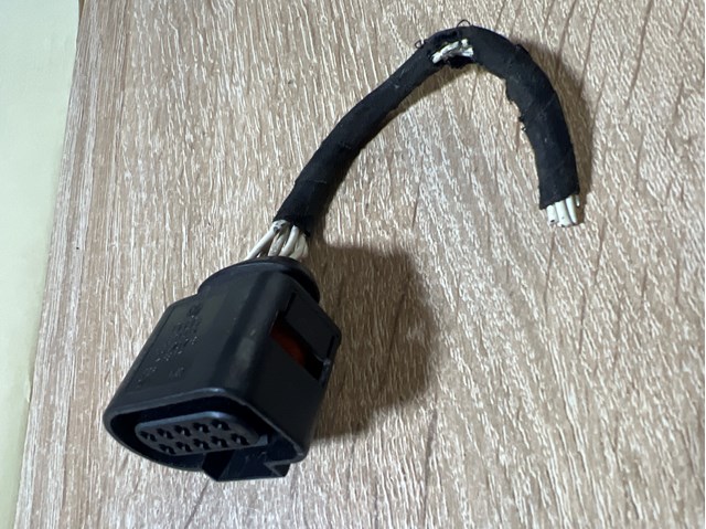 Замок дверей водія 1J0973715 VAG