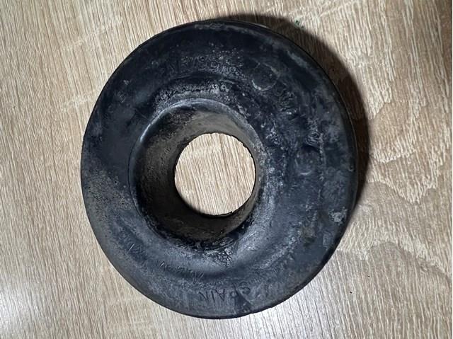Проставка (гумове кільце) пружини задньої, верхня 1K0512149B VAG