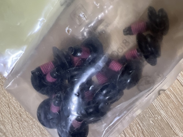 Болт 1K0825951 VAG