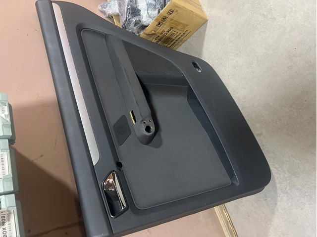 Картки обшивки задніх дверей правих 1T0867212 VAG