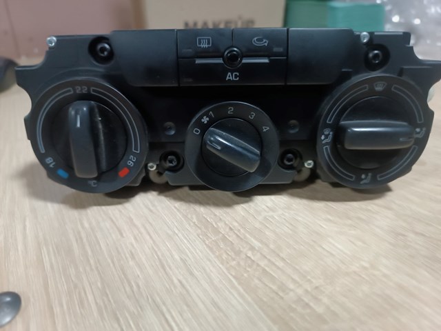 Блок управління кондиціонером 1Z0820047K3X1 VAG