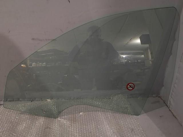 Скло водійських дверей 1Z0845201A VAG