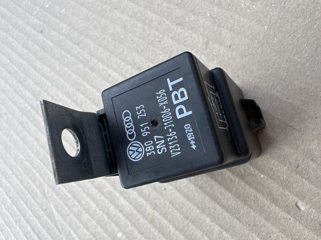 Реле електробензонасосу 3B0951253 VAG