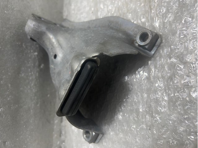 Кронштейн передньої балки 4G0399378J VAG