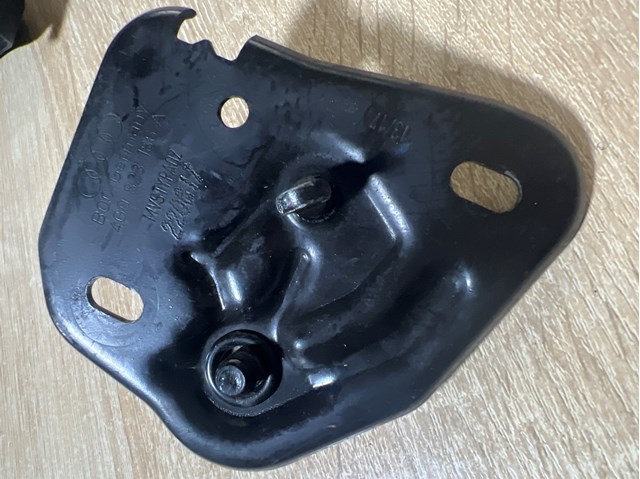 Запор капота (замок і привід замка капота) 4G0823186A VAG
