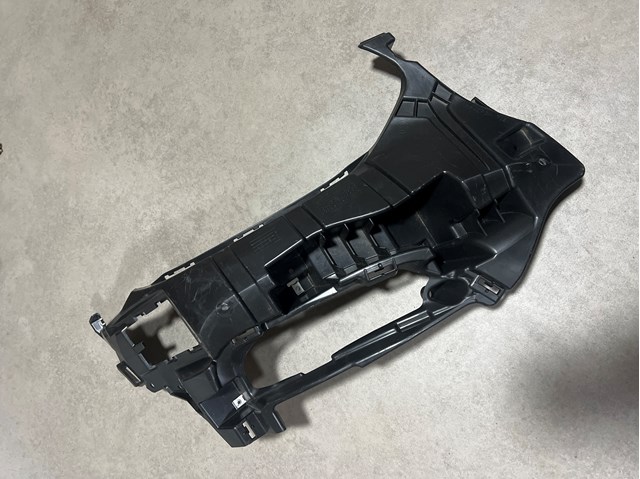 Кріплення протитуманки правої 51118064596 BMW