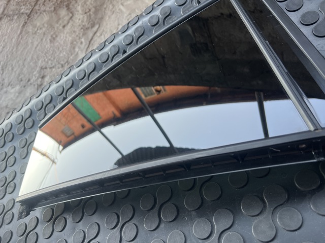 Скло-кватирка двері, задній, лівою 51357444113 BMW