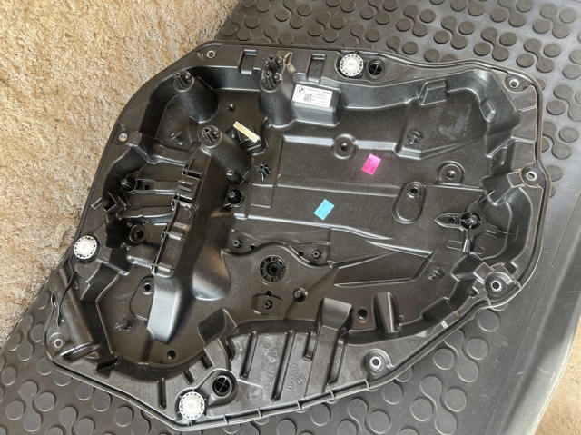 Склопідйомник задніх лівих дверей 51359463717 BMW