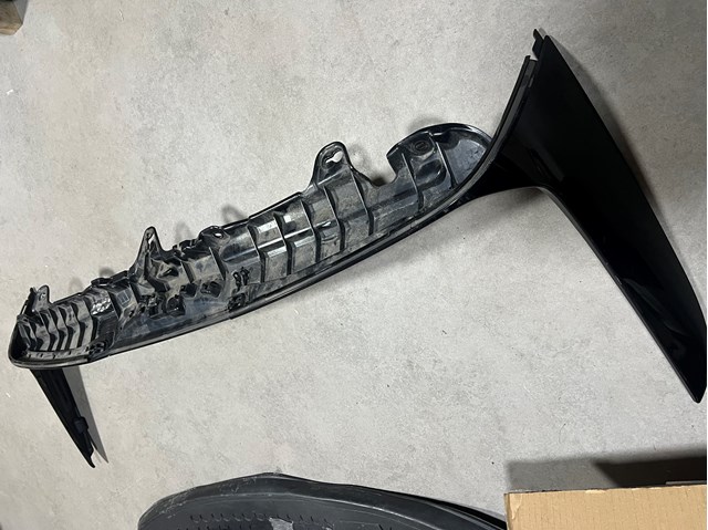 Кронштейн заднього спойлера 51629447772 BMW