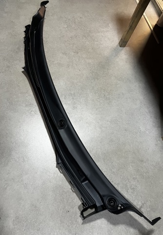Водостік лобового скла, жабо 51717434879 BMW