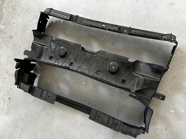 Повітроводи системи охолодження двигуна 51745A35890 BMW
