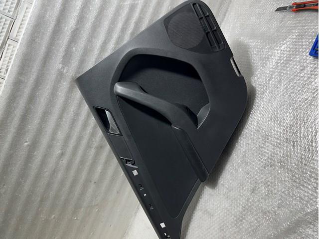 Внутрішня обшивка лівих задніх дверей 5C6867211A VAG