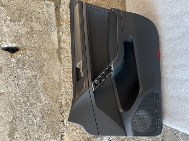Картка обшивки передніх дверей правих 5G4867012DABNG VAG