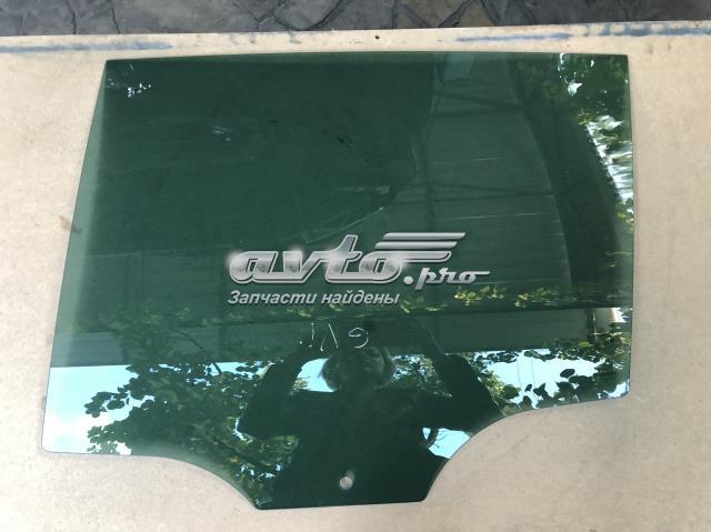 Скло заднє ліве 5G6845025A VAG