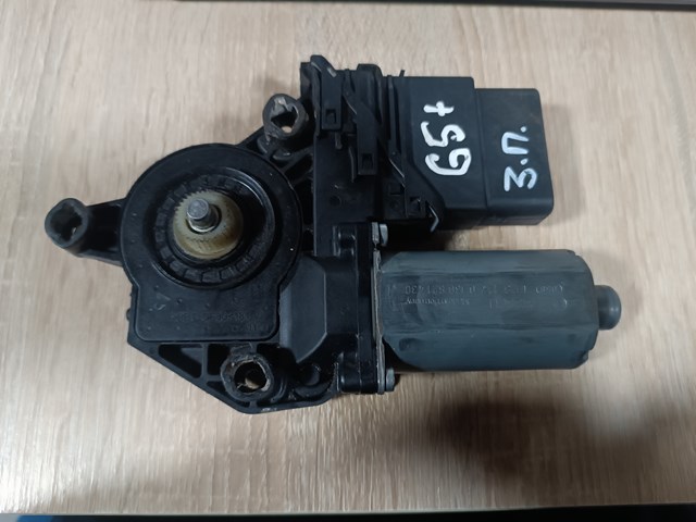 Мотор склопідйомника дверей задніх, правих 5K0959704EVW1 VAG