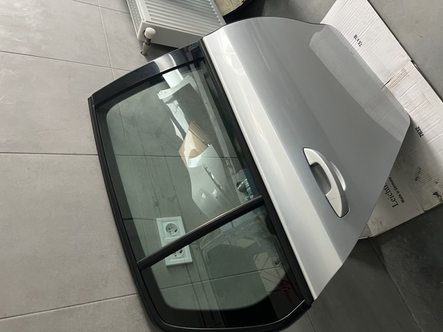 Двері задні в зборі 5K6833056K VAG