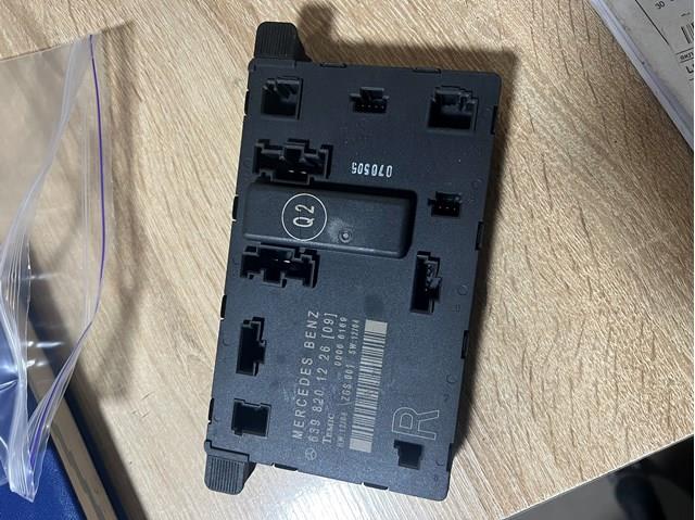 Блок комфорту передніх дверей 6398201226 MERCEDES
