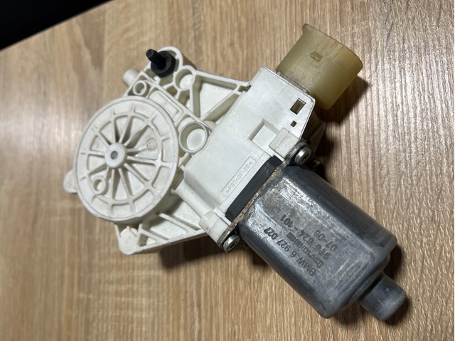 Мотор склопідйомника дверей передніх, лівих 67626927027 BMW