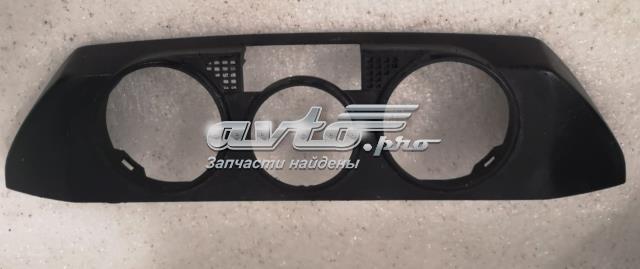Молдинг (накладка) панелі приладів "торпедо", центральний 6Q0820075C1QA VAG