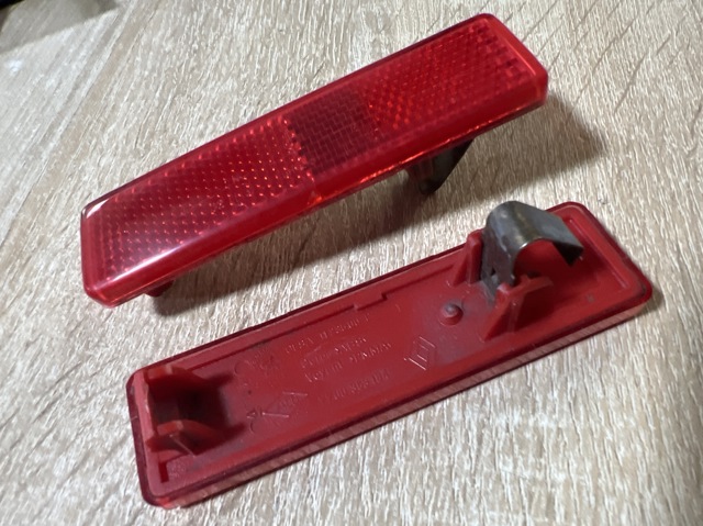 Катафот (відбивач) заднього бампера 7700353184 RENAULT