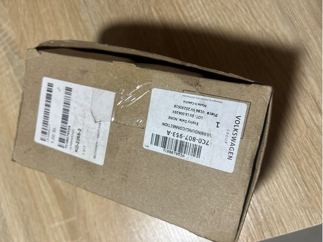 Кронштейн підсилювача переднього бампера 7C0807953A VAG