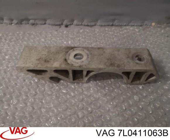 Кронштейн кріплення переднього стабілізатора 7L0411063B VAG
