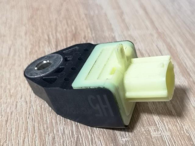 Датчик подушки безпеки 8983133050 TOYOTA