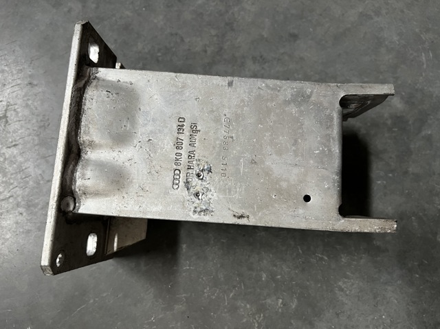 Кронштейн підсилювача переднього бампера 8K0807134D VAG