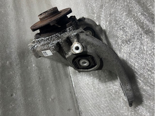 Цапфа поворотна ліва 8R0505431F VAG