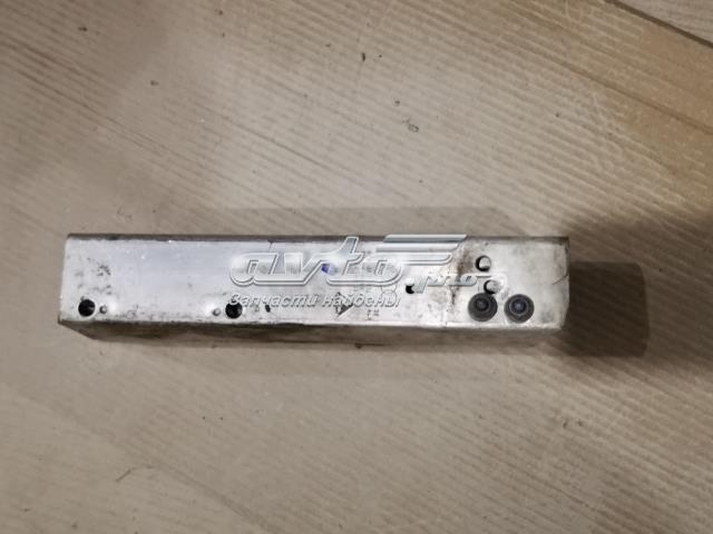Кронштейн підсилювача заднього бампера 8T0807331A VAG