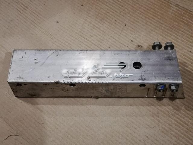 Кронштейн підсилювача заднього бампера 8T0807332A VAG