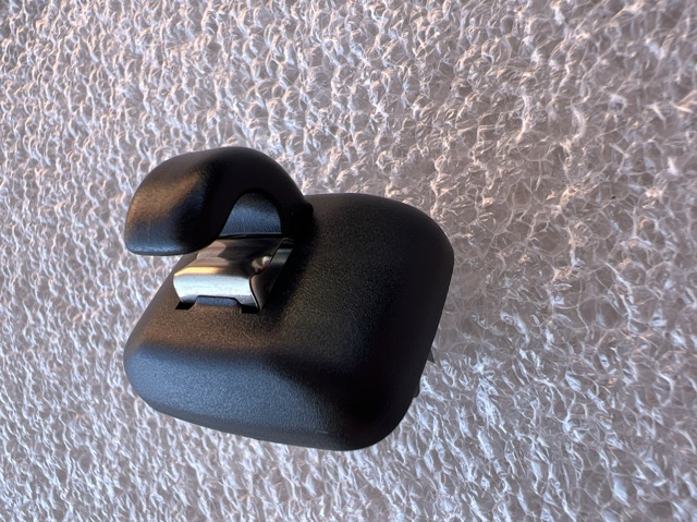 Фіксатор сонцезахисного козирка 8W0857562A4PK VAG