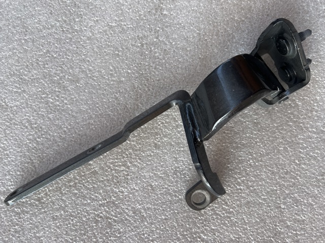 Петля багажника 8W8827300A VAG
