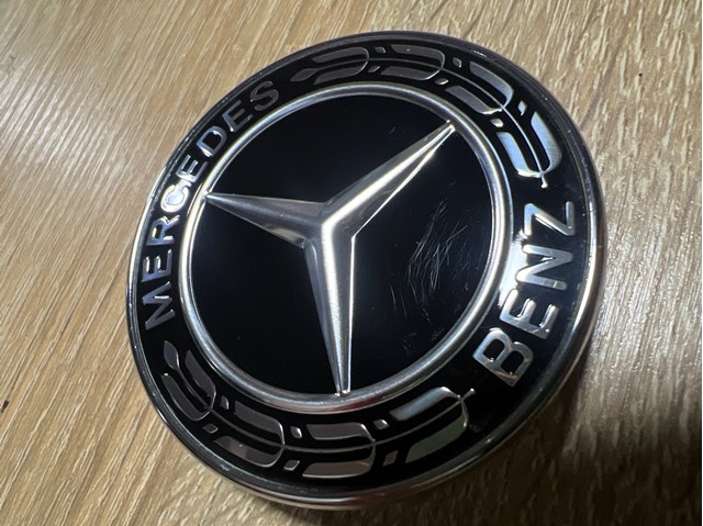 Емблема переднього бампера A0008178501 MERCEDES