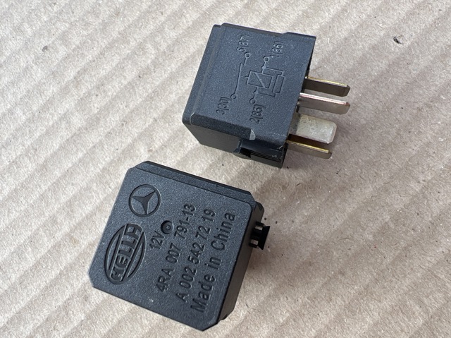 Реле електричне багатофункціональне A0025427219 MERCEDES
