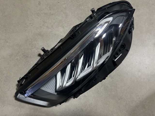 Фара дальнього світла в зборі A1779066304 MERCEDES