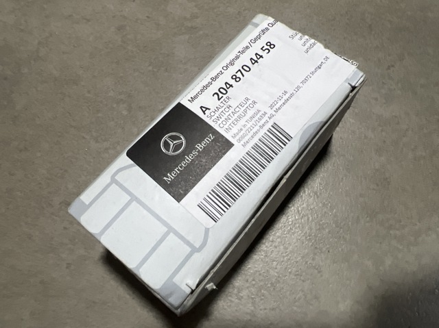Датчик відкривання капота A2048704458 MERCEDES