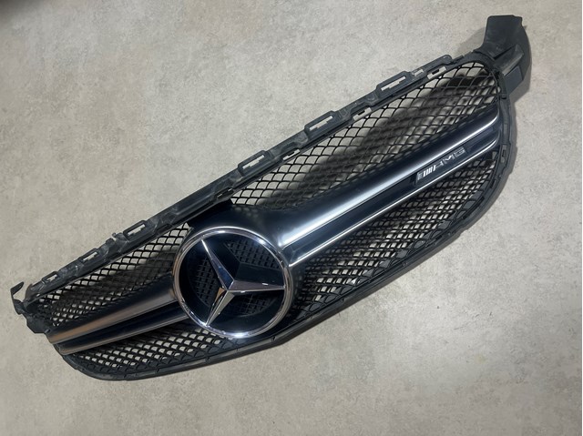 Решітка радіатора A2058880660 MERCEDES
