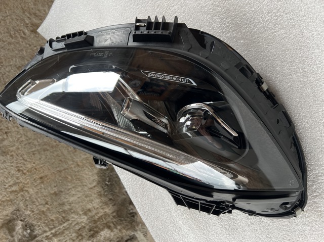 Фара правая A2069063605 MERCEDES
