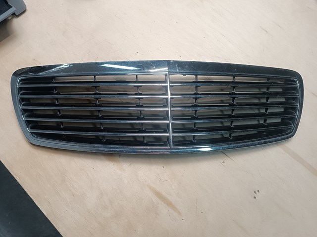 Облицювання радіатора Mercedes E
