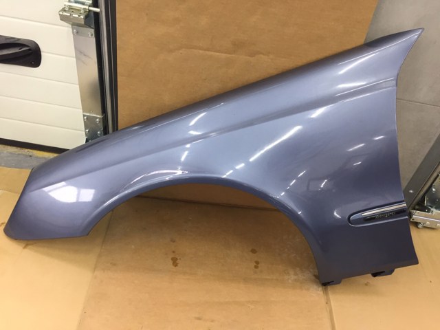 Бічна частина передня ліва A2118800718 MERCEDES