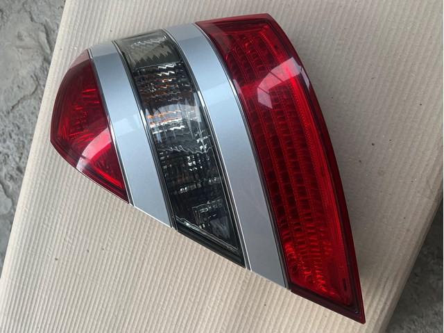 Ліхтар задній правий A2218200266 MERCEDES