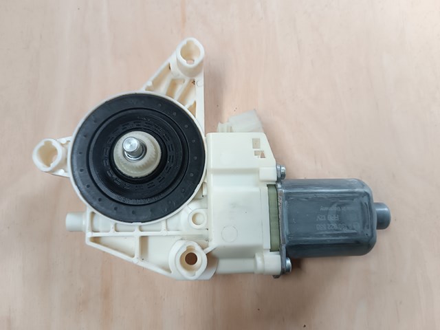 Двигун склопідіймача двері передньої, лівої A4479063500 MERCEDES
