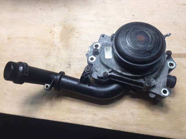 Насос системи охолодження A6512008401 MERCEDES