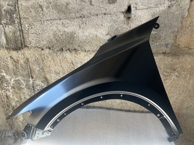 Бічна частина передня ліва KB7W52211 MAZDA