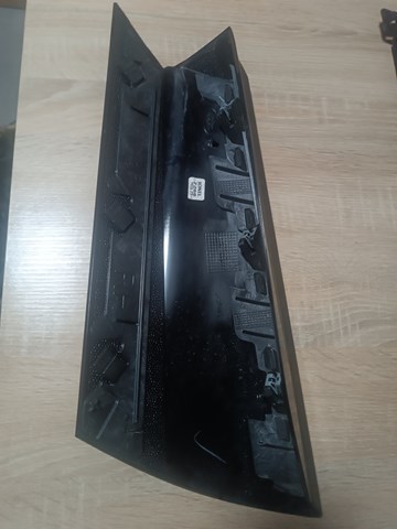 Накладка стійки кузова зовнішня, задня права LR061128 LAND ROVER