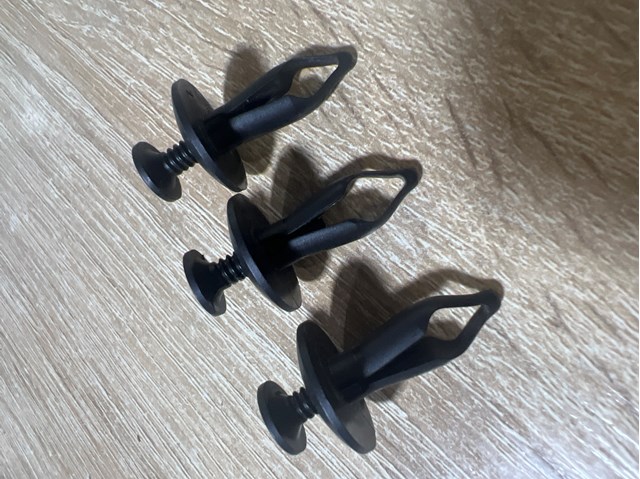 Пістон (кліп) кріплення підкрилки переднього крила RYQ500070 LAND ROVER